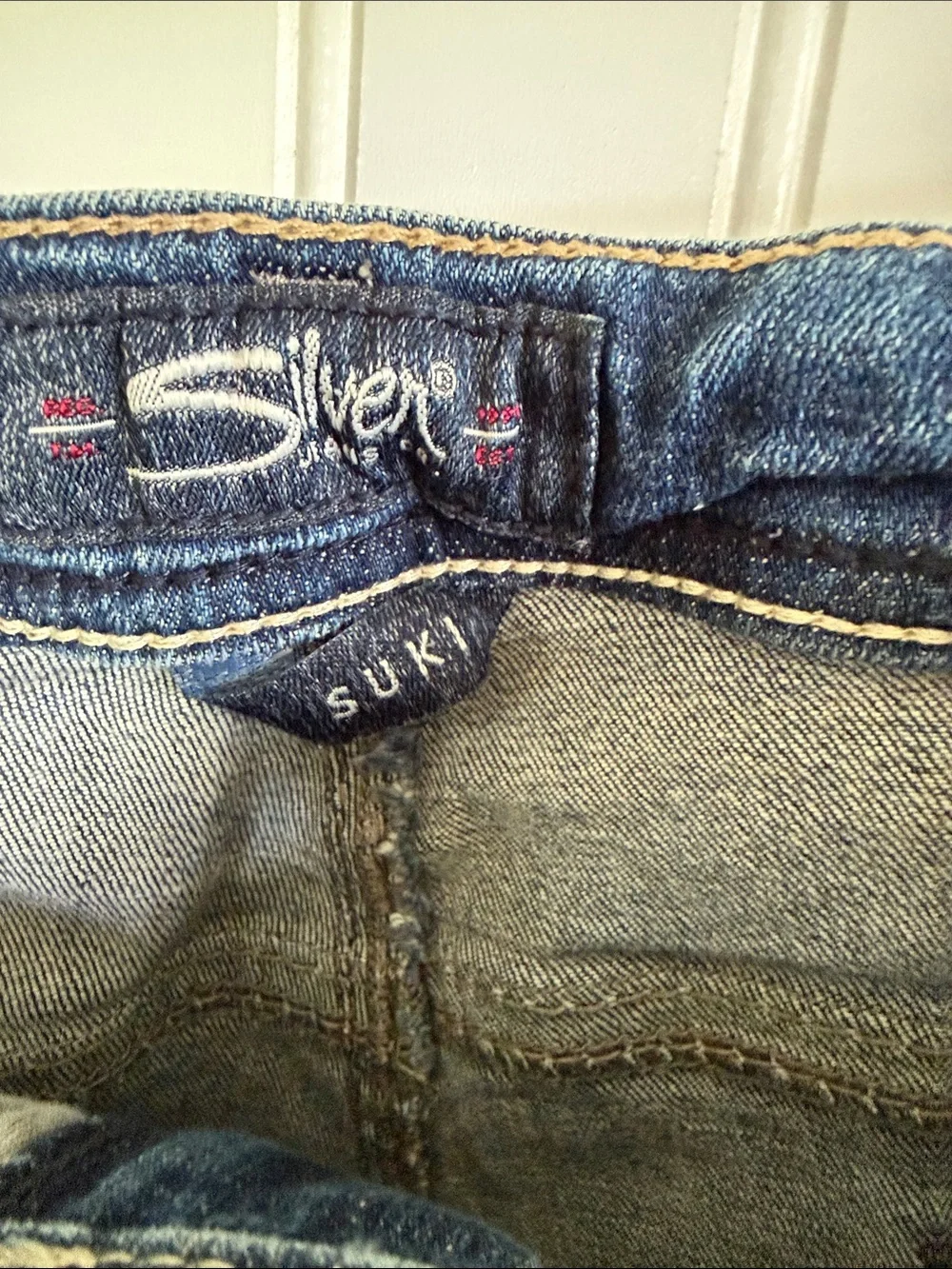 Silver Jeans Women’s Suki Size 24 Capri Jeans in Light Blue Wash